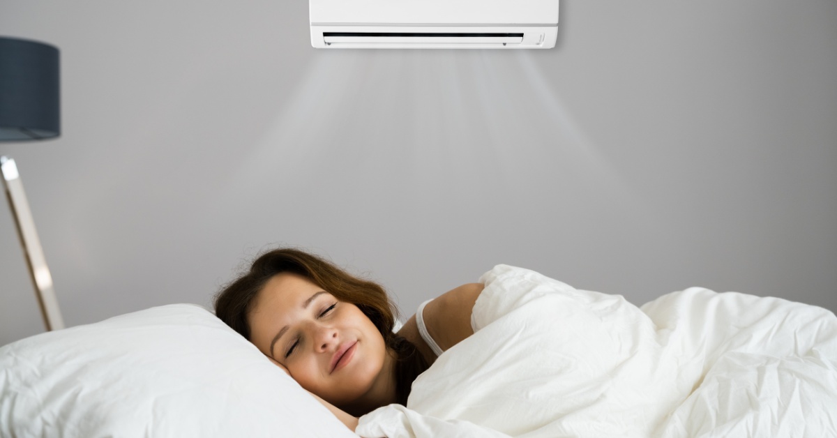 Ilmalämpöpumppu makuuhuoneessa helpottaa nukkumista